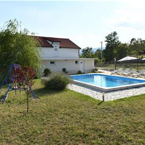 3 Bedroom Villa with Pool & Tennis Court near Sinj, sleeps 8